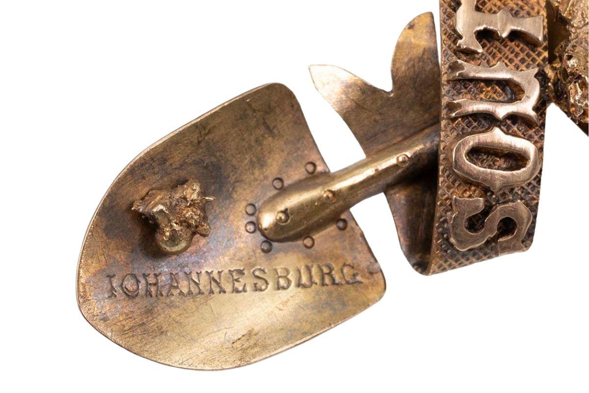 Goldfields jewellery is collected internationally, with its value varying considerably depending on a number of factors. Beyond their material value, these pieces are understood by historians as powerful social statements: assertions of the dignity of lab