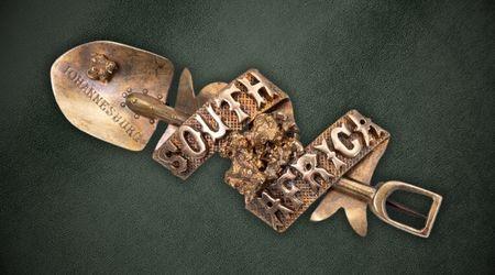 This antique brooch was a staff favourite in our 20-21 August 2025 two-day sale of Jewellery, Silver, Watches & Coins. Designed around a natural gold nugget, it is an appealing example of a goldfields brooch: a category of jewellery with a fascinating his
