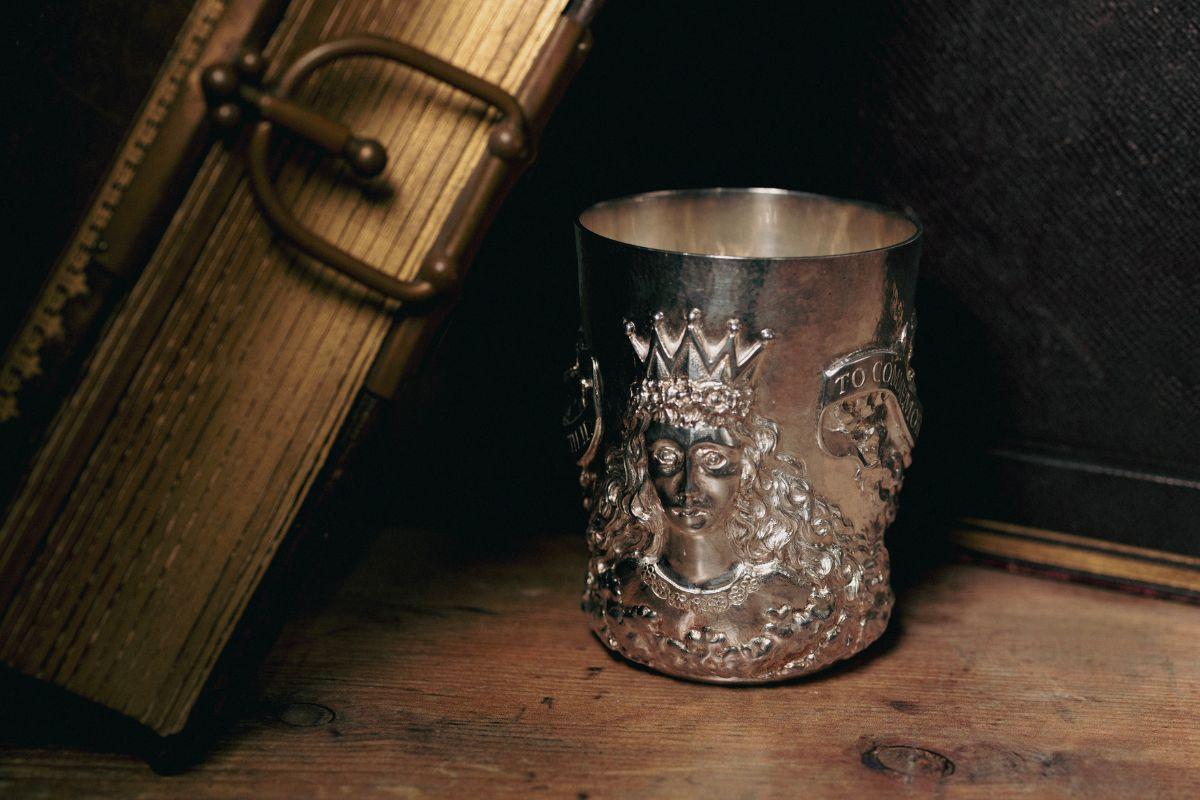 lot 521 golden jubilee beaker